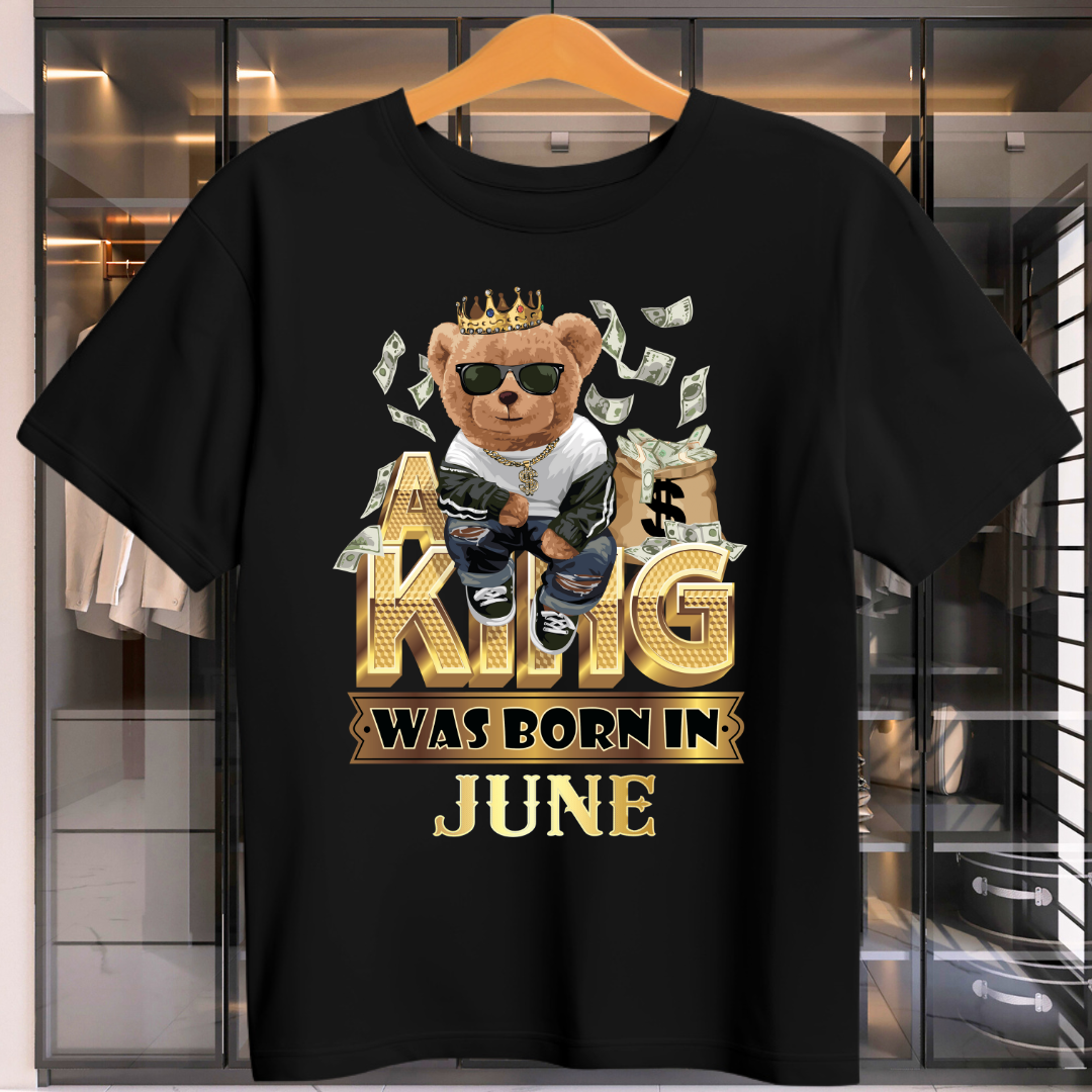 A KING WAS BORN IN JUNE MENS T-SHIRT