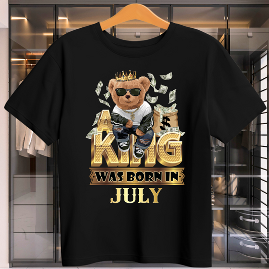 A KING WAS BORN IN JULY MENS T-SHIRT