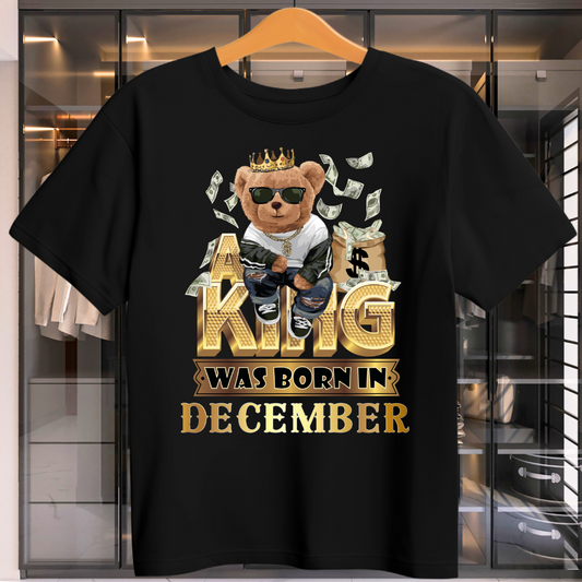 A KING WAS BORN IN DECEMBER MENS T-SHIRT