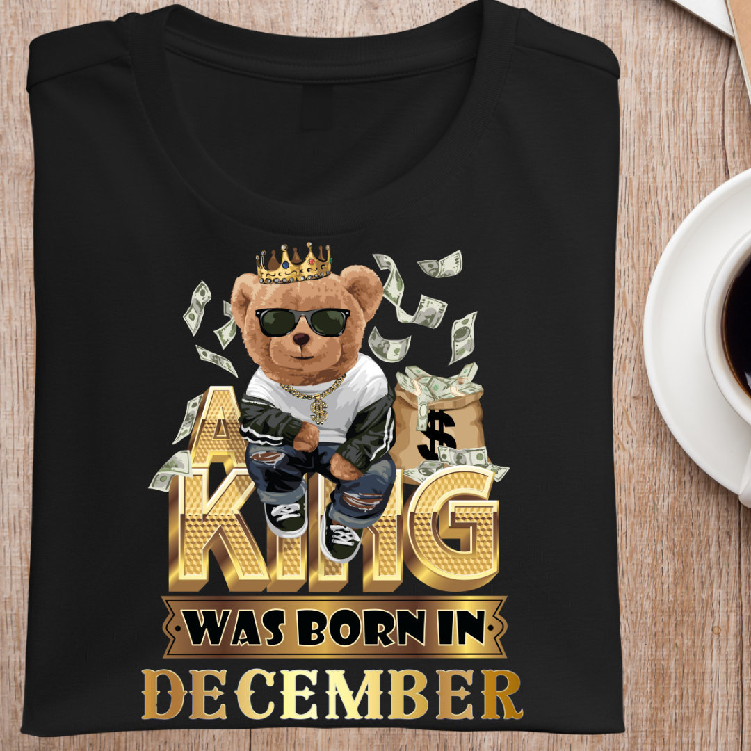 A KING WAS BORN IN DECEMBER MENS T-SHIRT